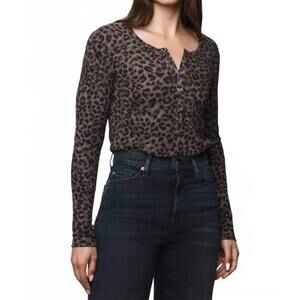 NEW SPLENDID leo forever henley top in leopard